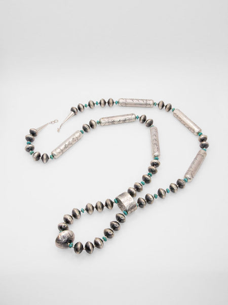 Grand Vintage Native American Navajo Turquoise Graduating Strand Sterling Silver Necklace Grand Vintage Native American Navajo Turquoise Graduating Strand Sterling Silver Necklace